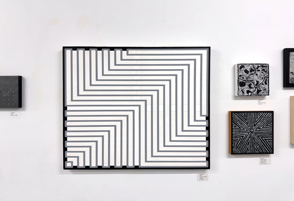 linear pattern abstraction with image made up of repeated 90 degree angles